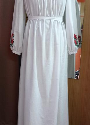 Дизайнерское льняное белое женское платье "Вдохновение" с выши...