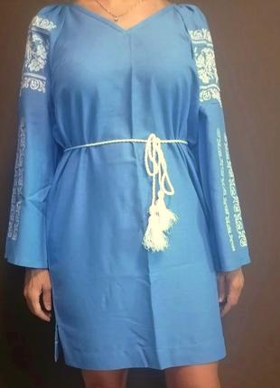 Дизайнерское женское голубое платье с вышивкой с длинным рукав...