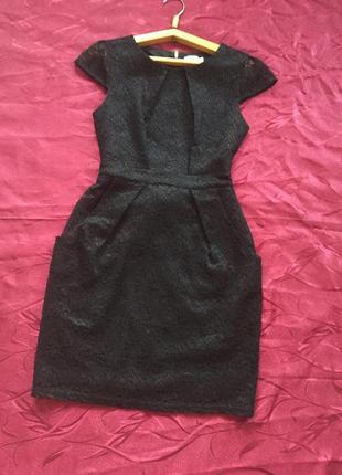 Красивое черное платье из кружева