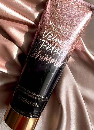 Парфюмированный лосьон с шиммером victoria's secret velvet pet...