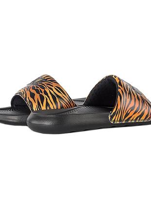 Женские Шлепанцы Nike W NIKE VICTORI ONE SLIDE PRINT 40.5 (CN9...