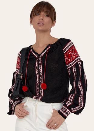 Женская вязаная вышиванка в украинском стиле
