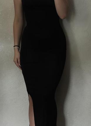 Черное платье с открытой спинкой с завязками на спине