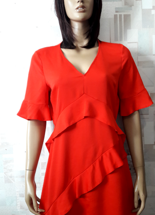 Красивое красное платье с рюшами от miss selfridge