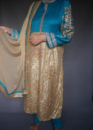 Індійський східний костюм, туніка, сарі.