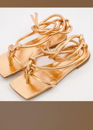 Bottega veneta

кожаные сандалии розового золота