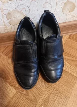 Кожаные туфли мокасины на липучке мида 33 размер
