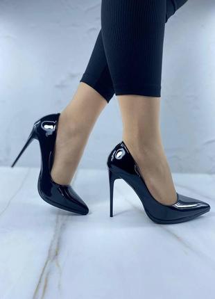 Женские лаковые туфли на шпильке yesmile