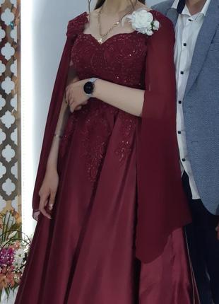 Платье атласное бордовое с вышивкой бисером длинное 42 - 46