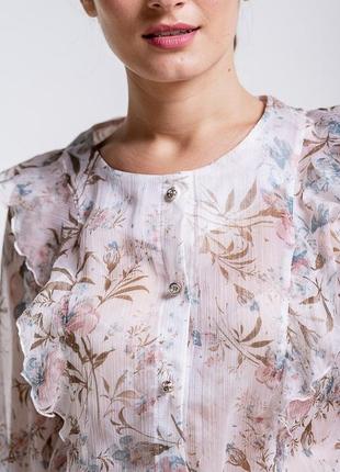 Шифонова блузка з рюшами-крильцями біла з квітковим принтом