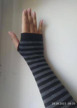 Длинные перчатки полосатые высокие митенки без пальцев в черно...