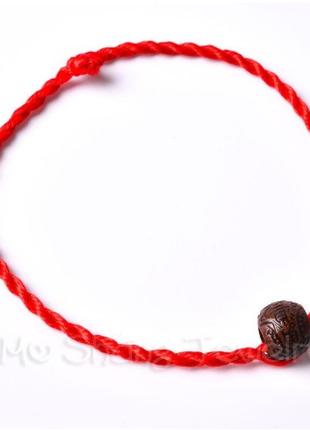 Красный браслет-нить с бусинкой