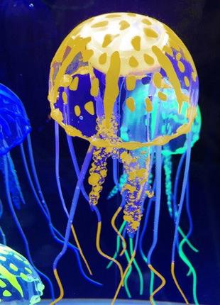 Медуза в аквариум оранжевая - диаметр шапки около 9,5см, длина...