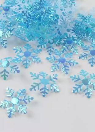 Новый год снежинки голубые в наборе около 300штук размер одной...