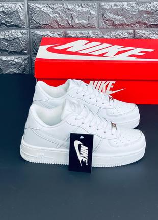 Кросівки чоловічі Nike Air Force, білі стильні кросівки Найк