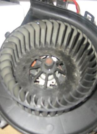 Моторчик вентилятор печки Opel Combo 24436989 90535114