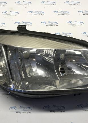 Фара правая Oпель Zafira A 90582022 №183 есть дефекты