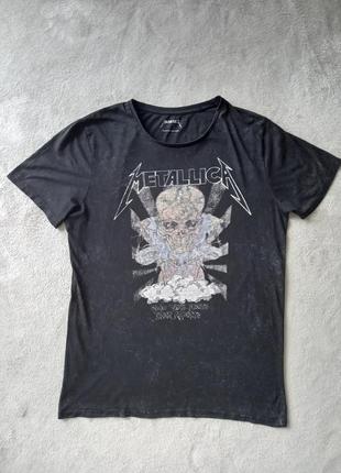 Брендова футболка metallica.
