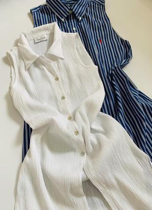 Рубашка безрукавка из жатой ткани и пуговицами из перламутра