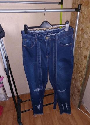 Мега шикарные стрейчевые джинсы с потертостями