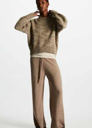 Стильный шерстяной свитер от cos. оригинал из испании