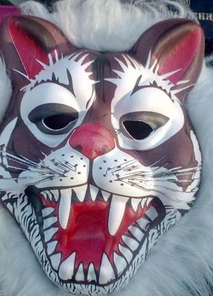 Новогодняя маска тигра .