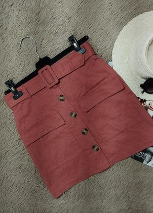 Классная короткая юбка с пуговицами, карманами и поясом