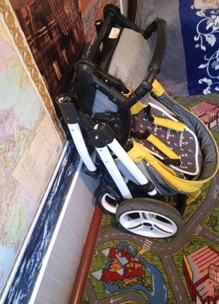 Детяча коляска для прогулянок та трансформери автокрисло