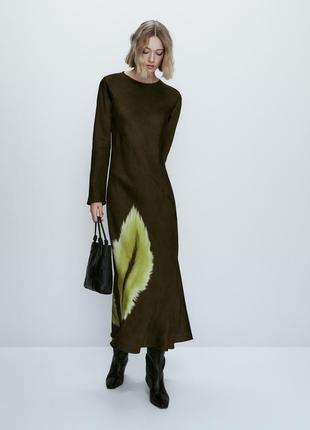 Massimo dutti 38 м платье с принтом миди зеленая