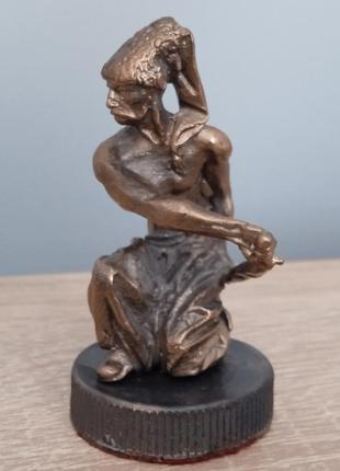 Сувенирная статуэтка казак с саблеей из бронзы.авторское литье...