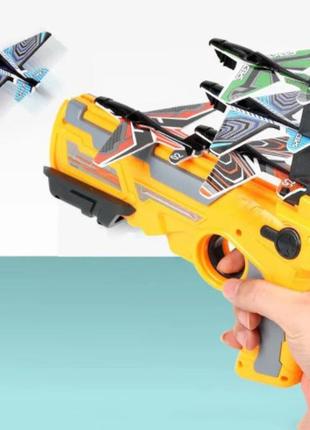 Детский игрушечный пистолет с самолетиками