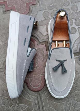 Мужские лоферы серый цвет. выбирайте стильную обувь!