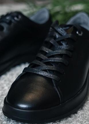 Черные кроссовки из натуральной кожи ikos 388