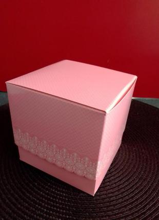 Коробка подарункова рожева (ажурна)