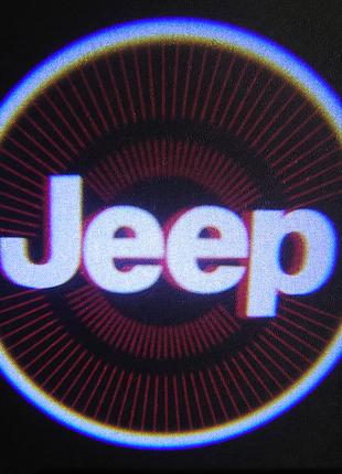Лазерная подсветка на двери автомобиля с логотипом JEEP