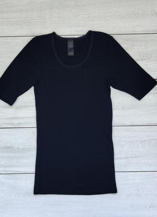 Новая красивая черная мягкая стрейчевая футболка с кружевом м