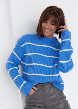 Женский вязаный свитер оверсайз в полоску синий