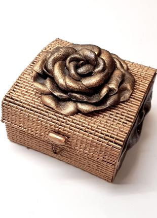 Скринька зі шкіряною трояндою, золотистий ящик для прикрас і аксе