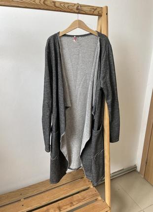 Женский кардиган накидка серый свитер