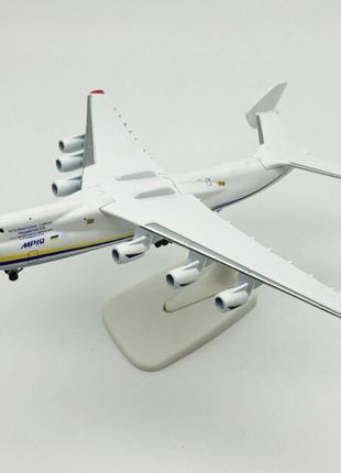 Коллекционная модель украинского самолета Мрия Белый