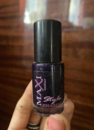 Фиолетовый темный с блестками лак для ногтей