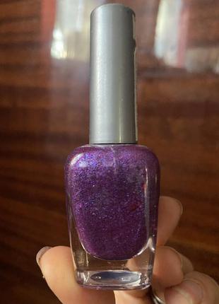 Фиолетовый лак для ногтей с блестками