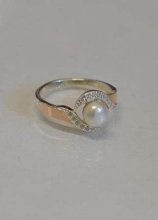 Серебряное кольцо с золотыми вставками и жемчугом 15,5
