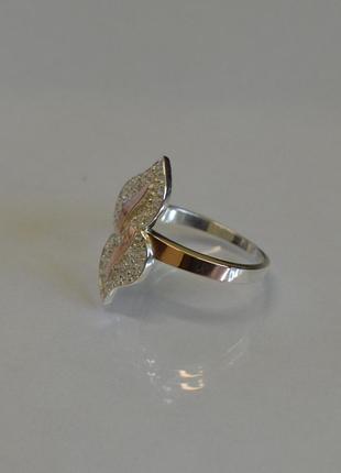 Серебряное кольцо с золотыми пластинками и фианитами 15,5