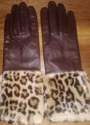 Кожаные перчатки suzy smith с леопардовой опушкой