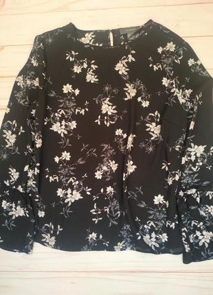 Красивая блуза в цветочный принт