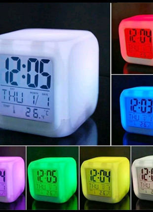Годинник будильник з підсвіткою, який переливається 7 кольорами