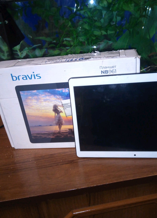 Планшет bravis