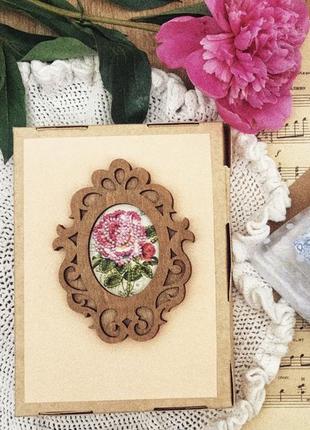 Панно, подвеска «роза», вышивка на полотне, дерево, декор хенд...