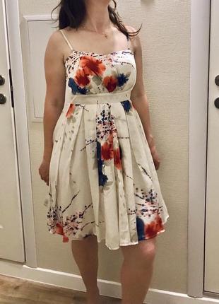 Летнее нарядное платье с цветочным принтом